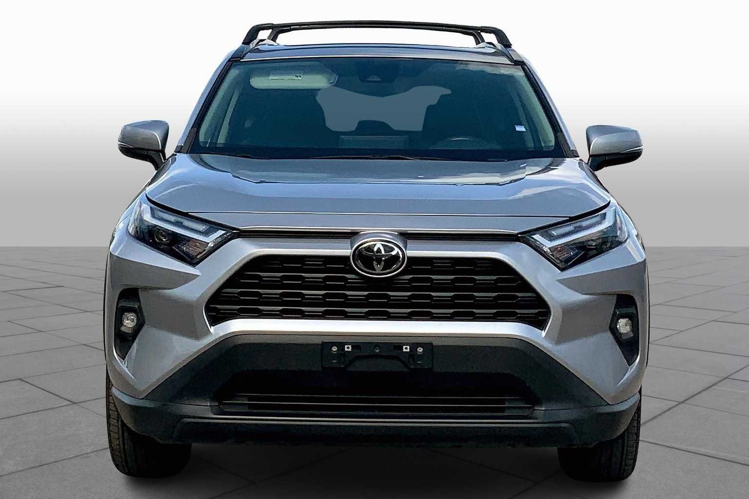 Used 2022 Silver Sky Metallic Toyota XLE Premium image 3