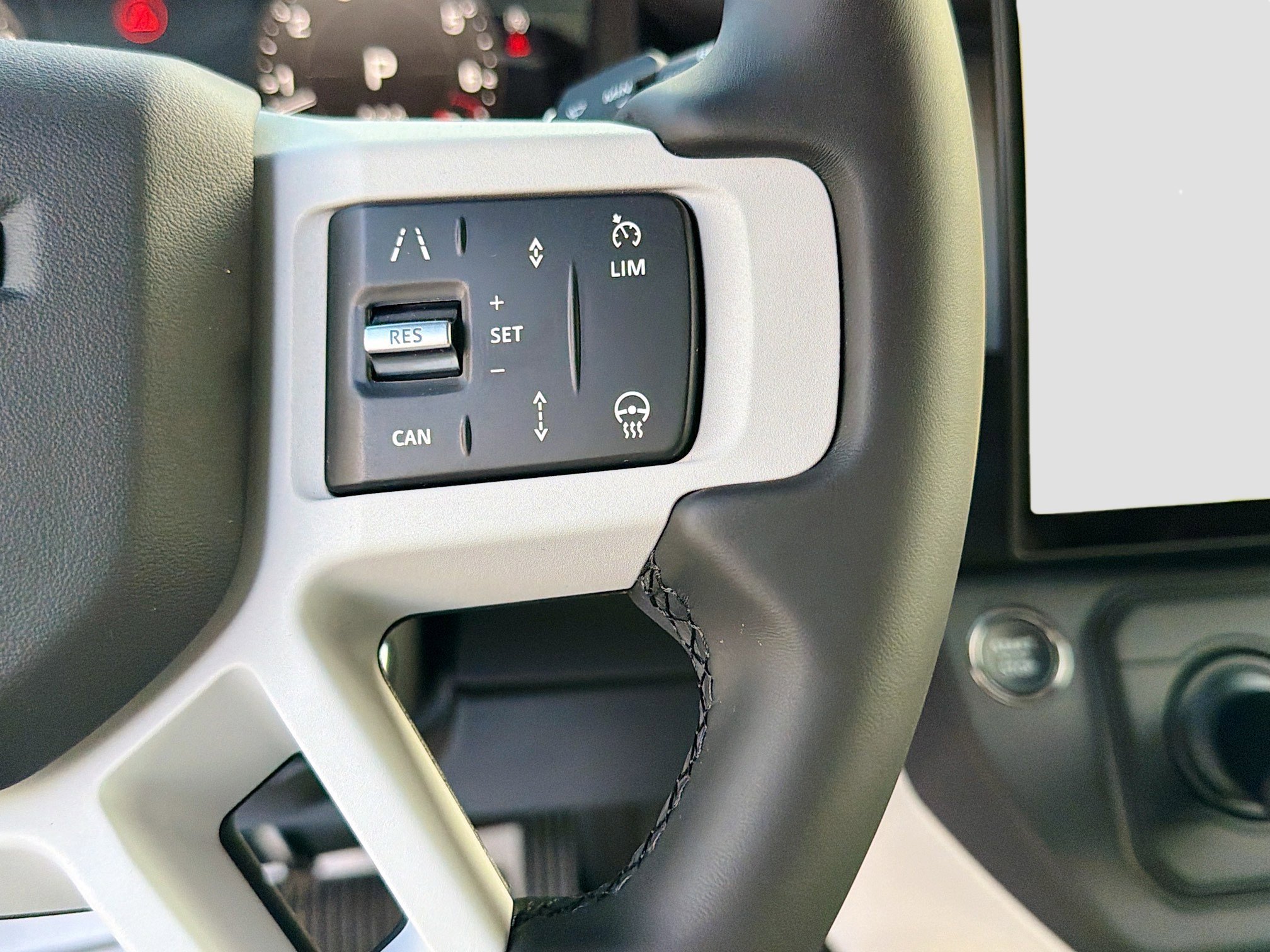 New 2026 Fuji White Land Rover X-Dynamic SE image 37