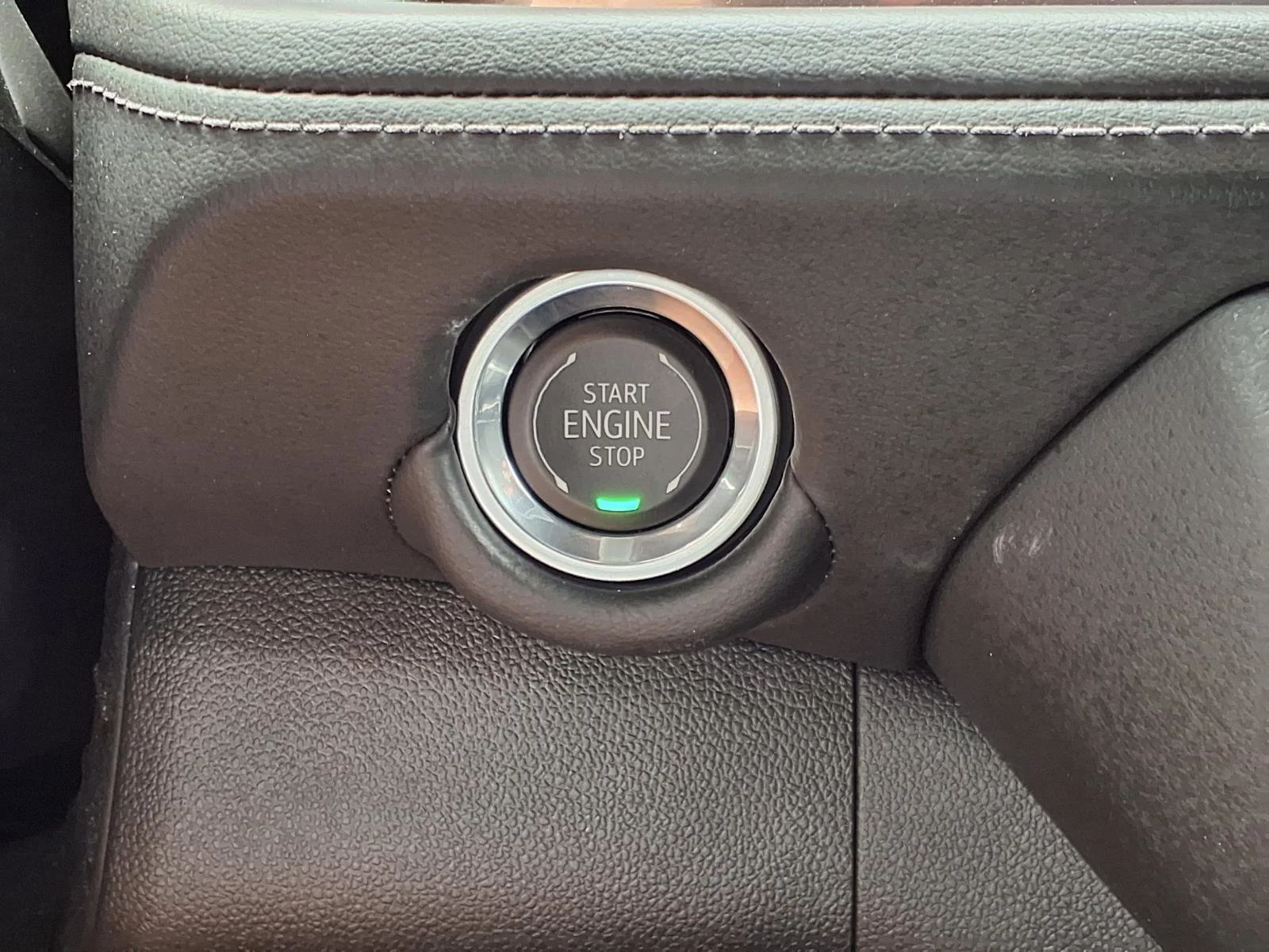 Used 2025 Summit White Chevrolet LT image 9