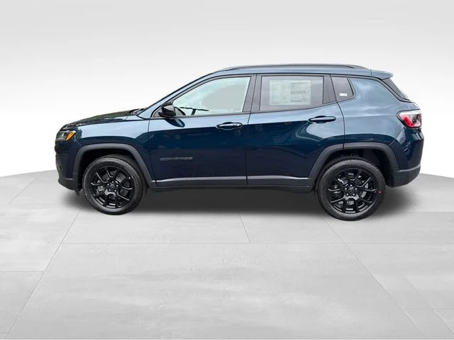 New 2026 Fathom Blue Pearl-Coat Exterior Paint Jeep Latitude image 4