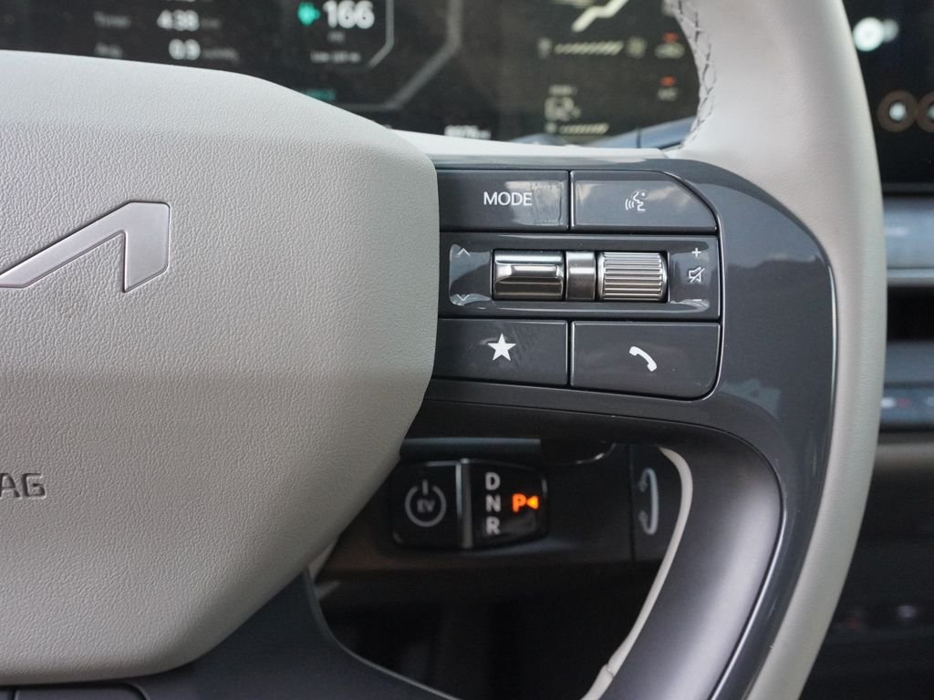 Used 2024 Black Kia Land image 55