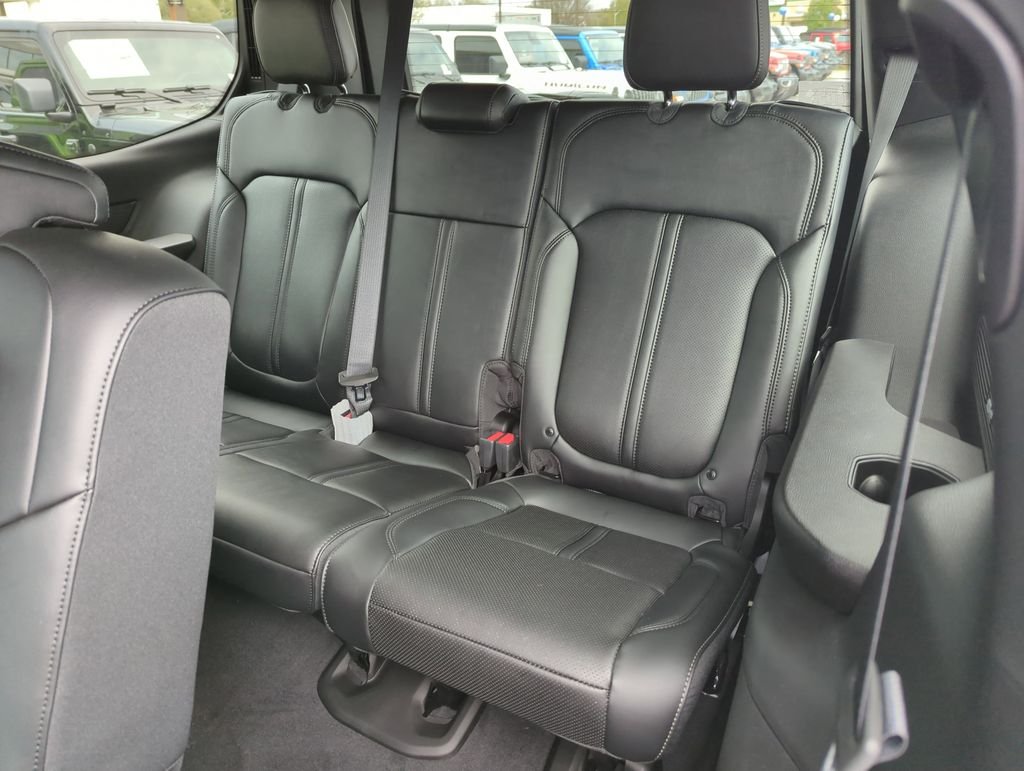New 2026 Bright White Clear-Coat Exterior Paint Jeep Limited Altitude image 29