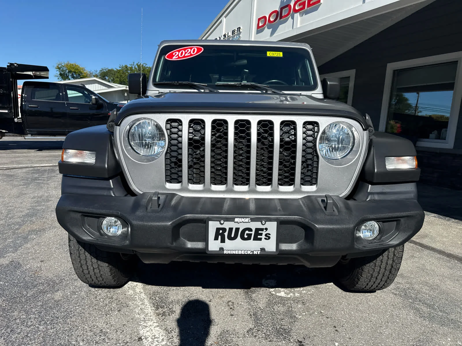 Used 2020 Billet Silver Metallic Clearcoat Jeep Sport S image 8