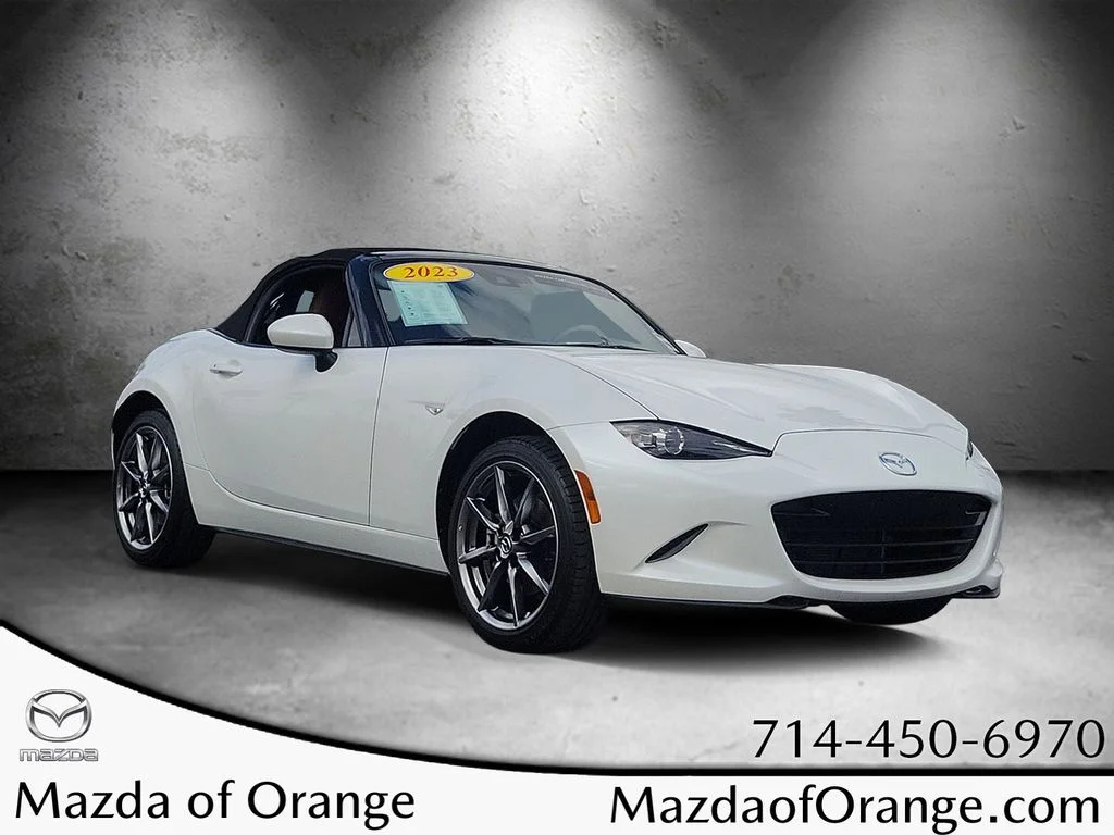 Certified Used 2023 Snowflake White Pearl Mazda Grand Touring image 1