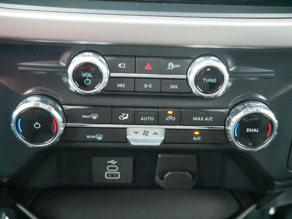 Used 2025 Black Ford XLT image 23