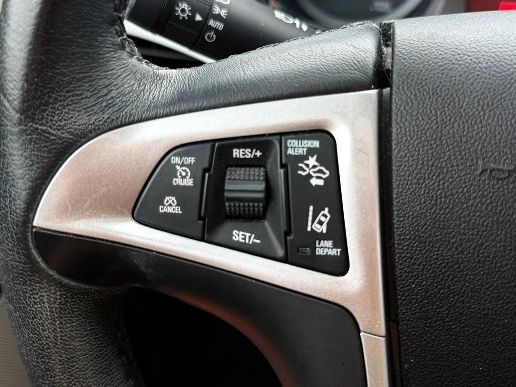 Used 2017 WHITE FROST TRICOAT GMC Denali image 40