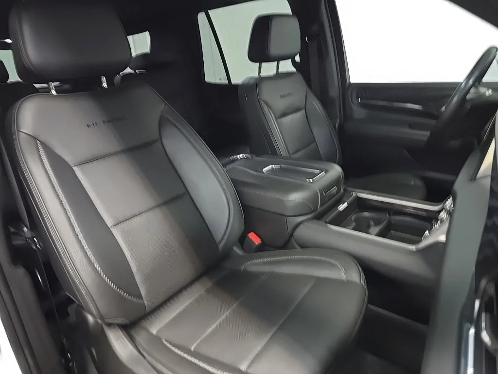 Used 2022 White GMC Denali image 16