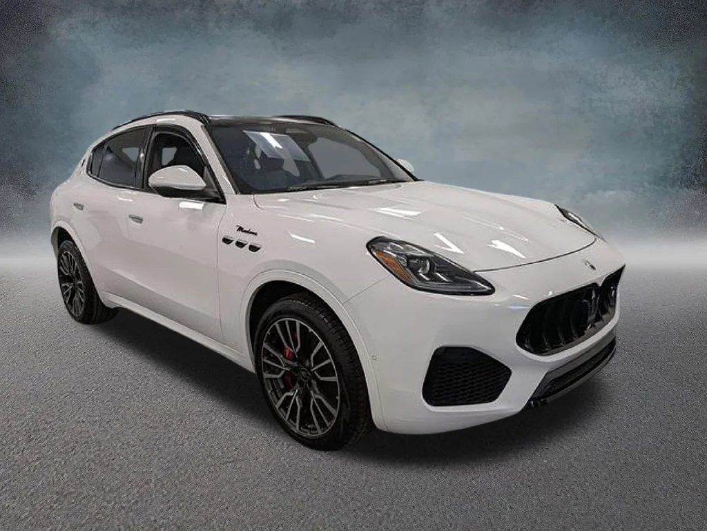 Used 2023  Maserati Modena image 3