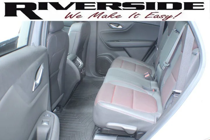 Used 2023 Iridescent Pearl Tricoat Chevrolet RS image 17