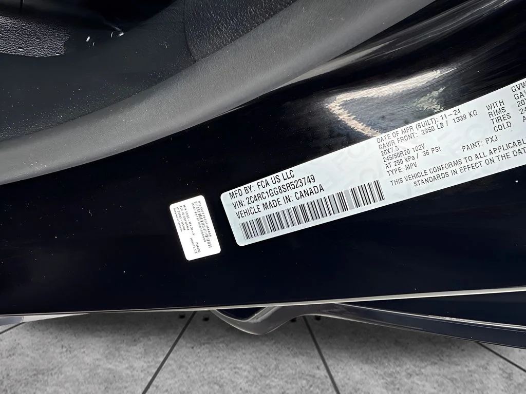 Used 2025 Black Chrysler Limited image 29