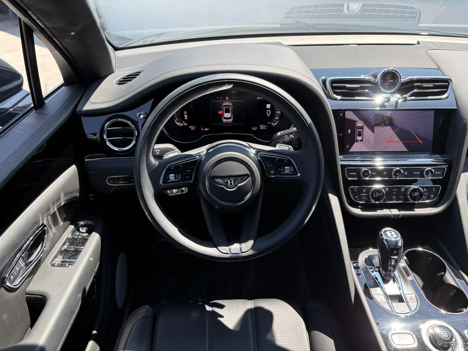2024 Bentley Bentayga - Photo 11