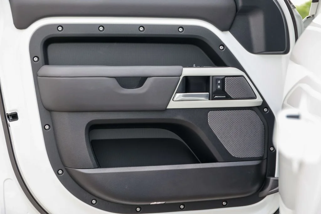 Used 2024 White Land Rover S image 6