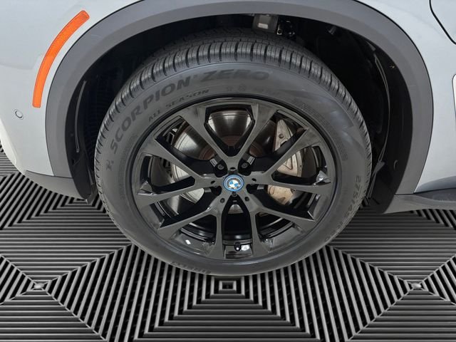 Used 2025 Gray BMW xDrive50e image 9