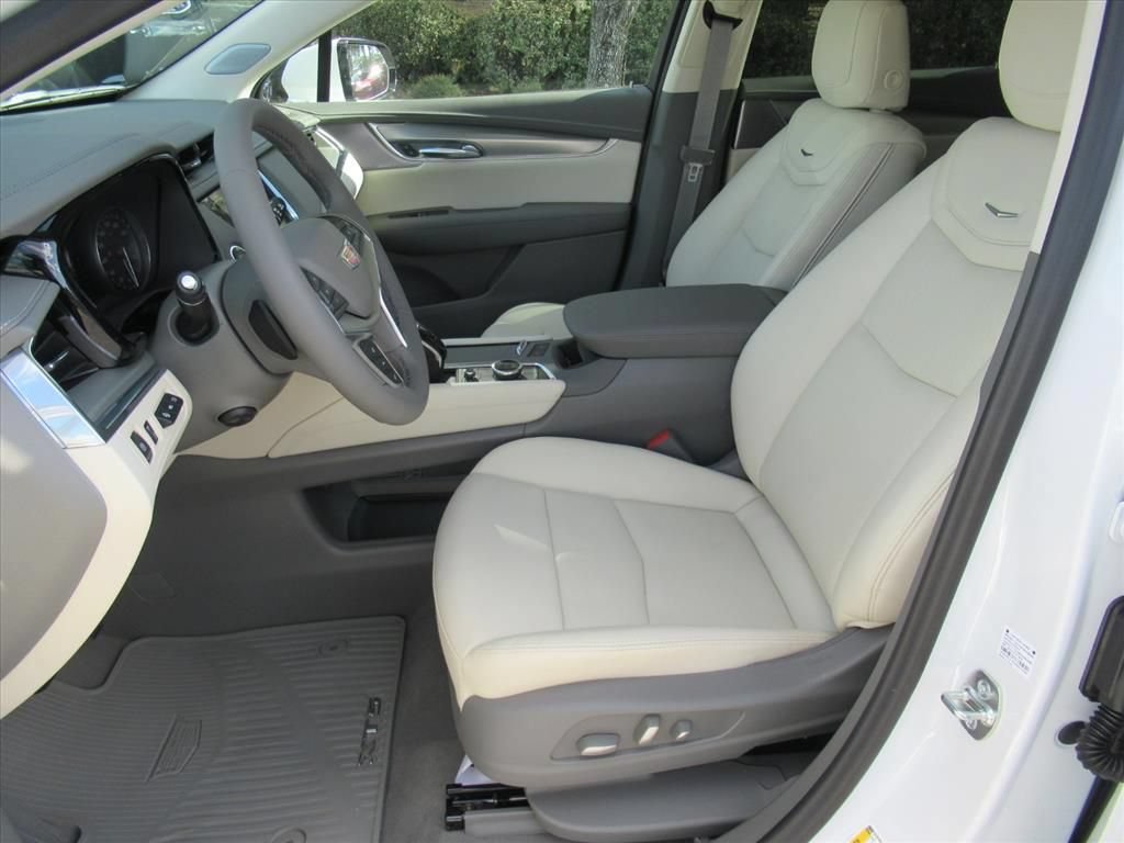 New 2026 Crystal White Tricoat Cadillac Premium Luxury image 17