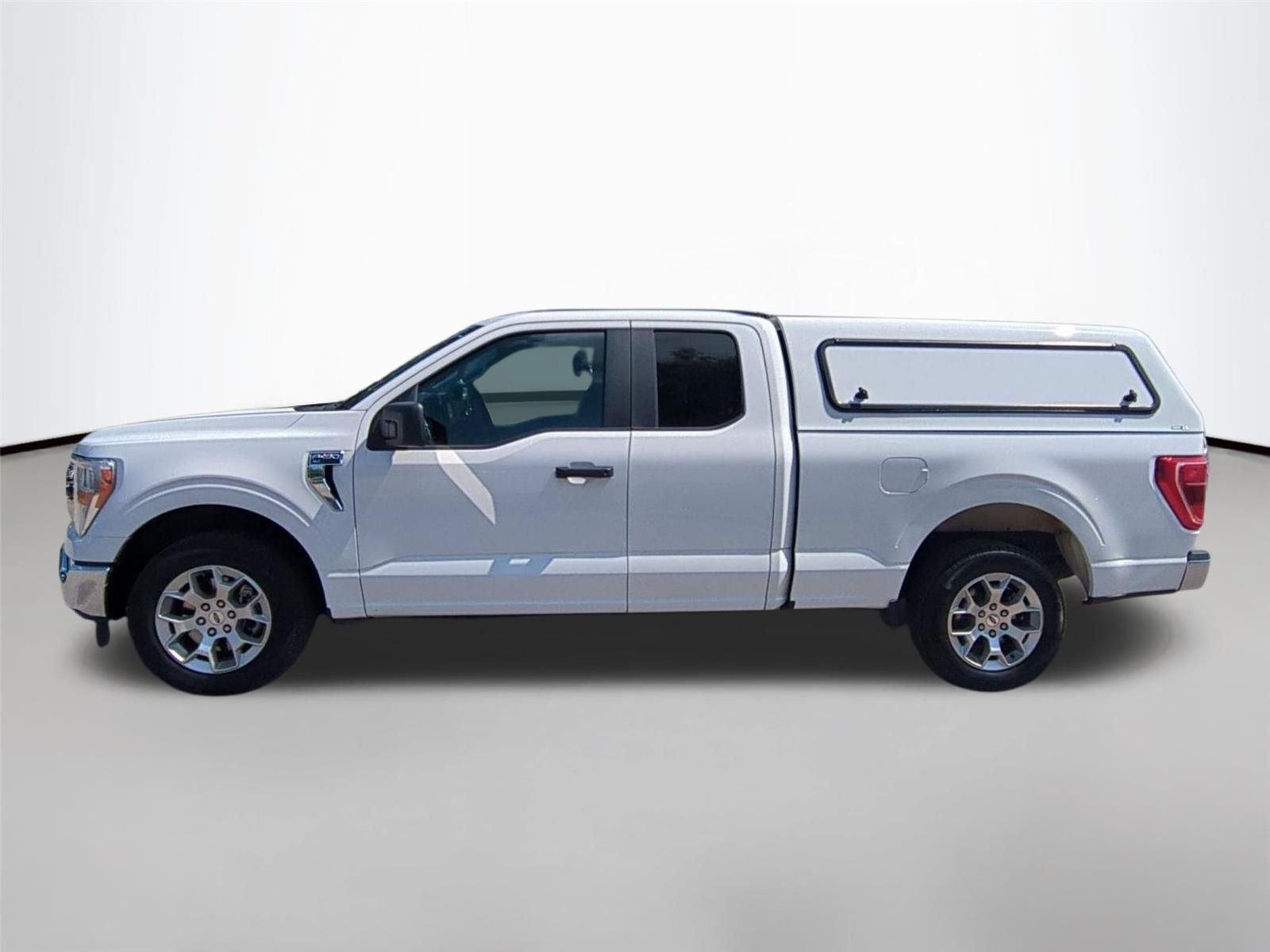 Used 2022 Oxford White Ford XLT image 2