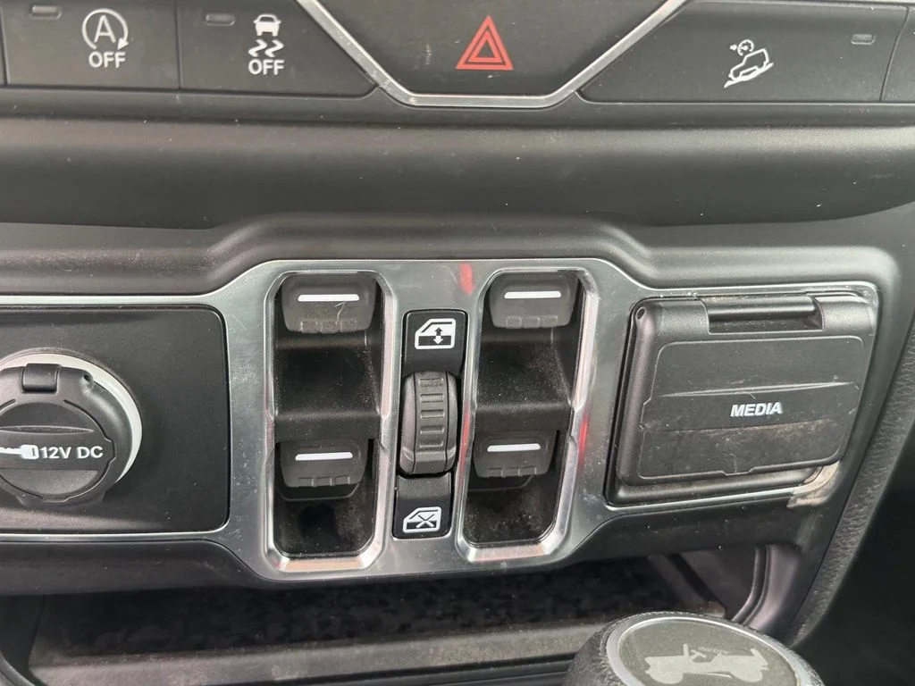 Used 2021 White Jeep Unlimited Sahara image 23