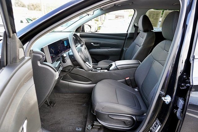 Used 2025 Black Hyundai SE image 14