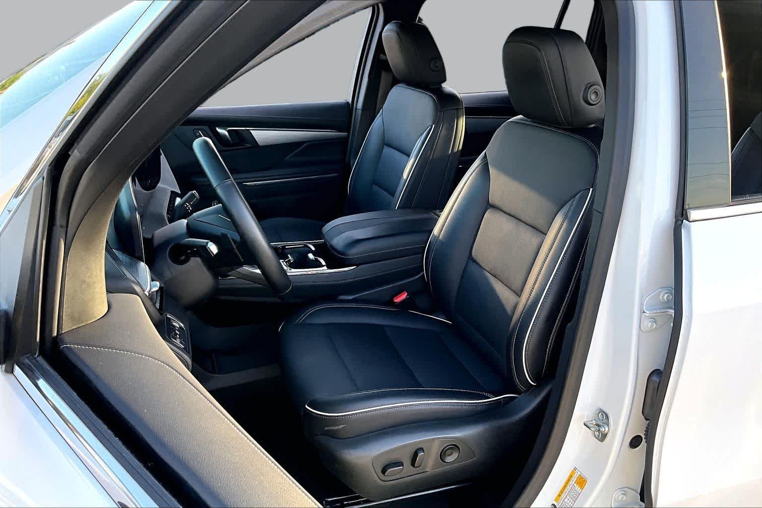 Used 2025 Summit White Buick Preferred image 8