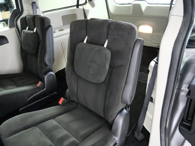 Used 2016 Silver Dodge SXT image 13