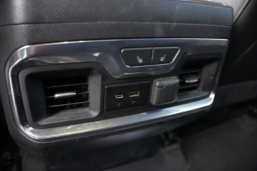 Used 2022 Mosaic Black Metallic Chevrolet High Country image 4