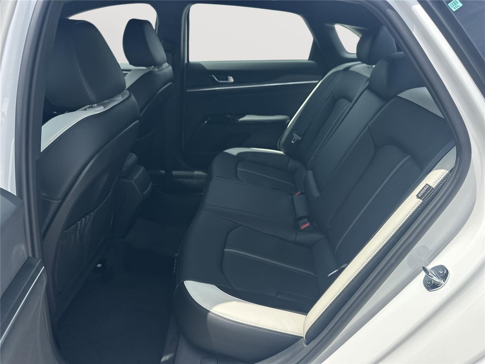 New 2026 Snow White Pearl Kia GT-Line image 19
