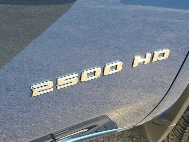 Used 2025 Lakeshore Blue Metallic Chevrolet LT image 32