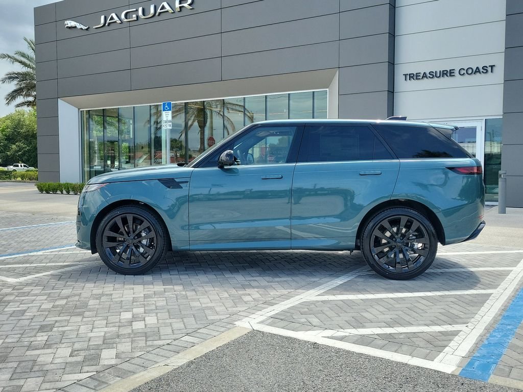 New 2026 Giola Green LAND ROVER Dynamic SE image 2