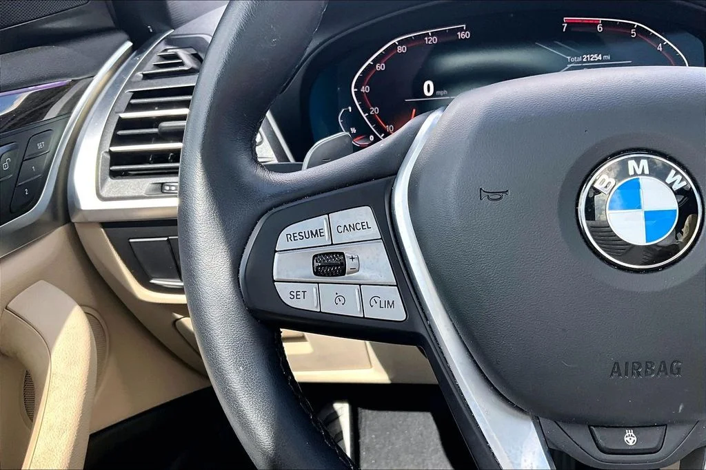 Used 2022 White BMW sDrive30i image 18