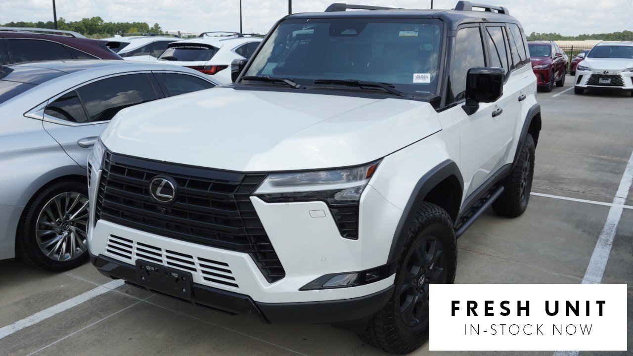 Used 2025 White Lexus GX 550 Overtrail image 1