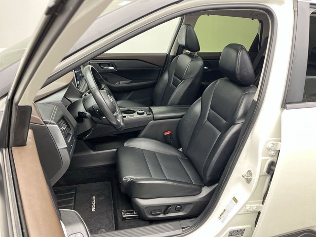 Used 2023 Pearl White Tricoat Nissan SV image 9