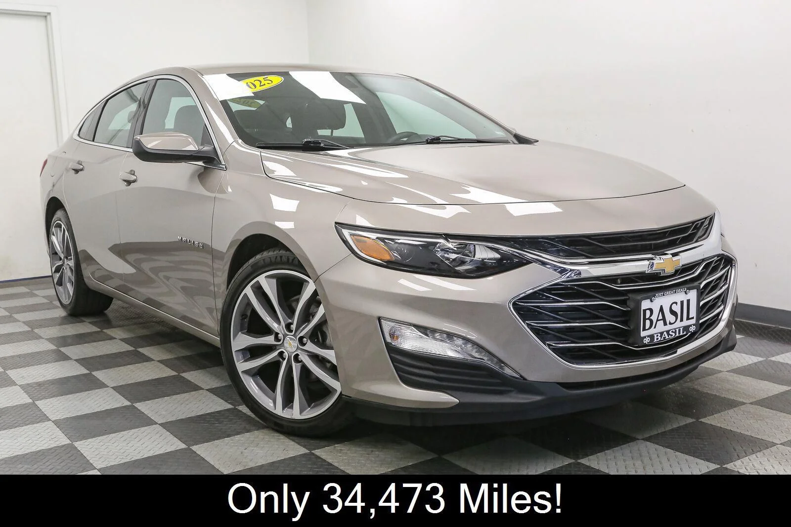 Used 2025 Mineral Gray Metallic Chevrolet LT image 2
