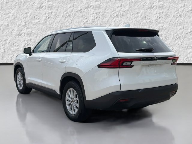 Used 2026 Pearl Toyota XLE image 5