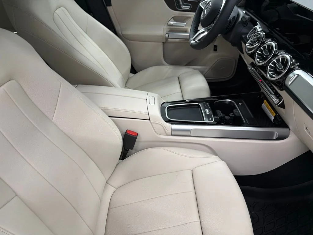 New 2026 White Mercedes-Benz GLB 250 image 28