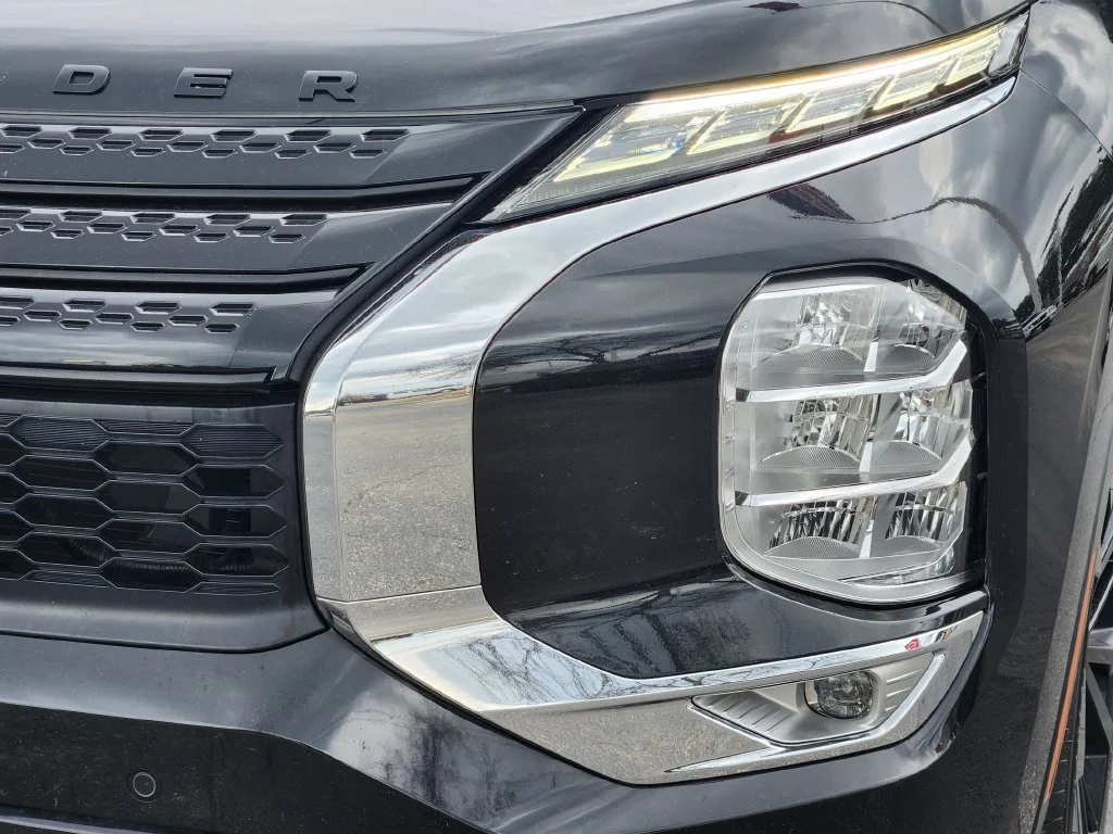 Used 2024  Mitsubishi SE Black Edition image 8