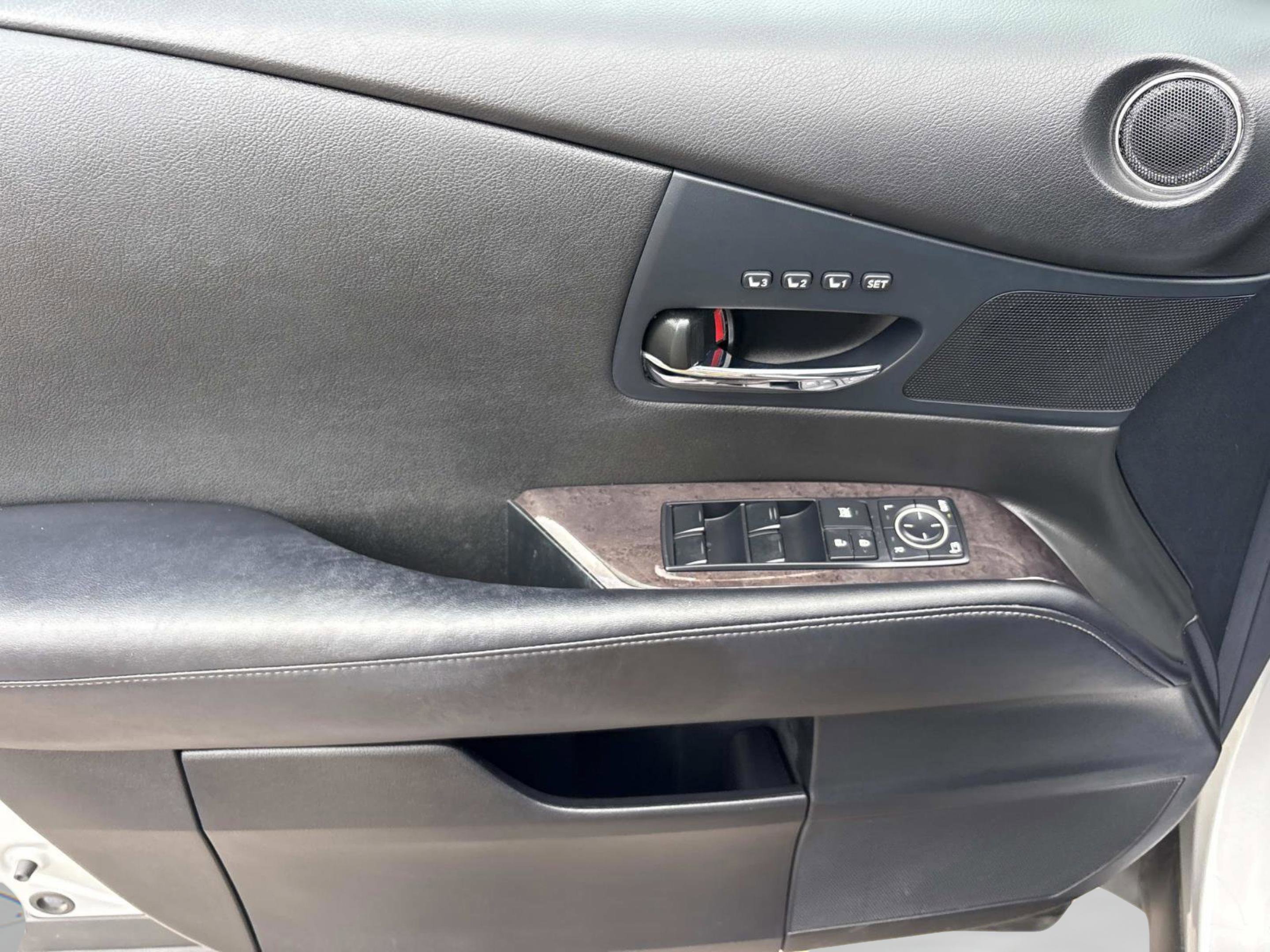 Used 2015 Silver Lexus 350 image 21