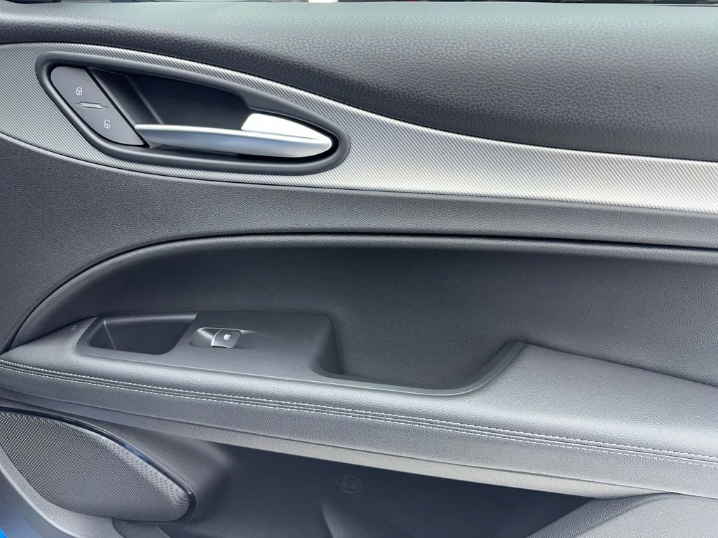 New 2025 Blue Alfa Romeo Base image 44