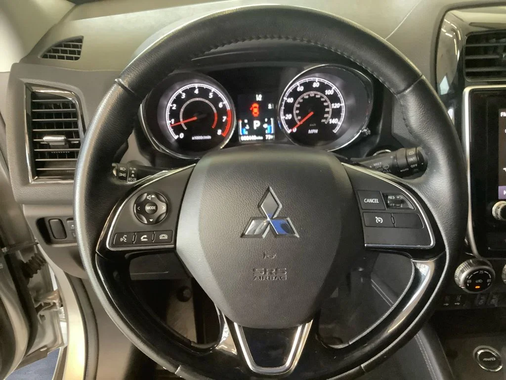 Used 2020 Silver Mitsubishi 2.0 SE image 9