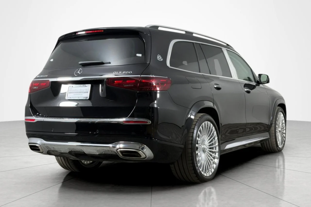 Certified Used 2025 Obsidian Black Metallic Mercedes-Benz Maybach GLS 600 image 5