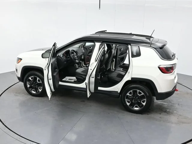 Used 2018 White Clearcoat Jeep Trailhawk image 40