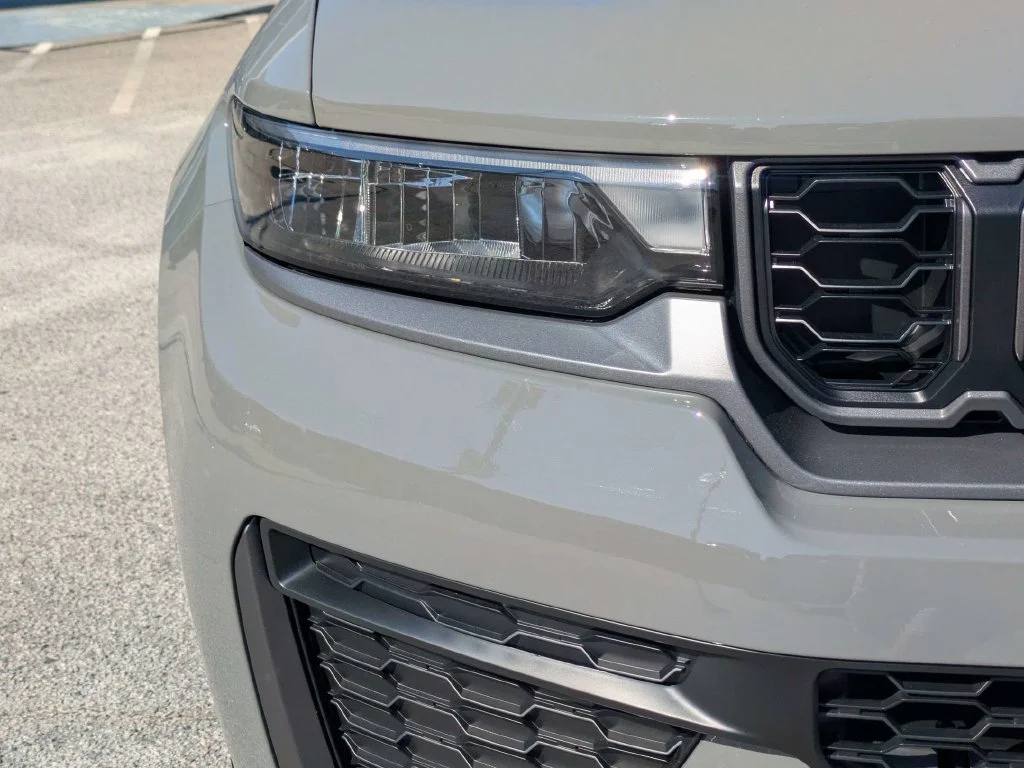 New 2027 Sting-Gray Clear-Coat Paint Jeep  image 10
