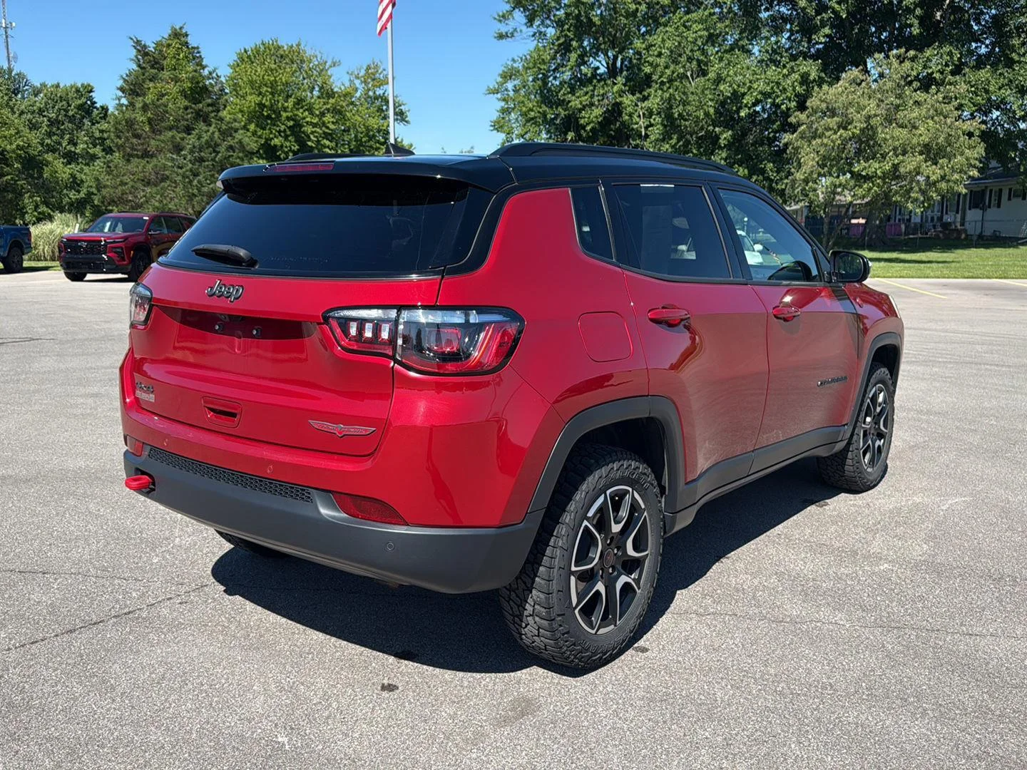 Used 2025 Red Hot Pearlcoat Jeep Trailhawk image 18