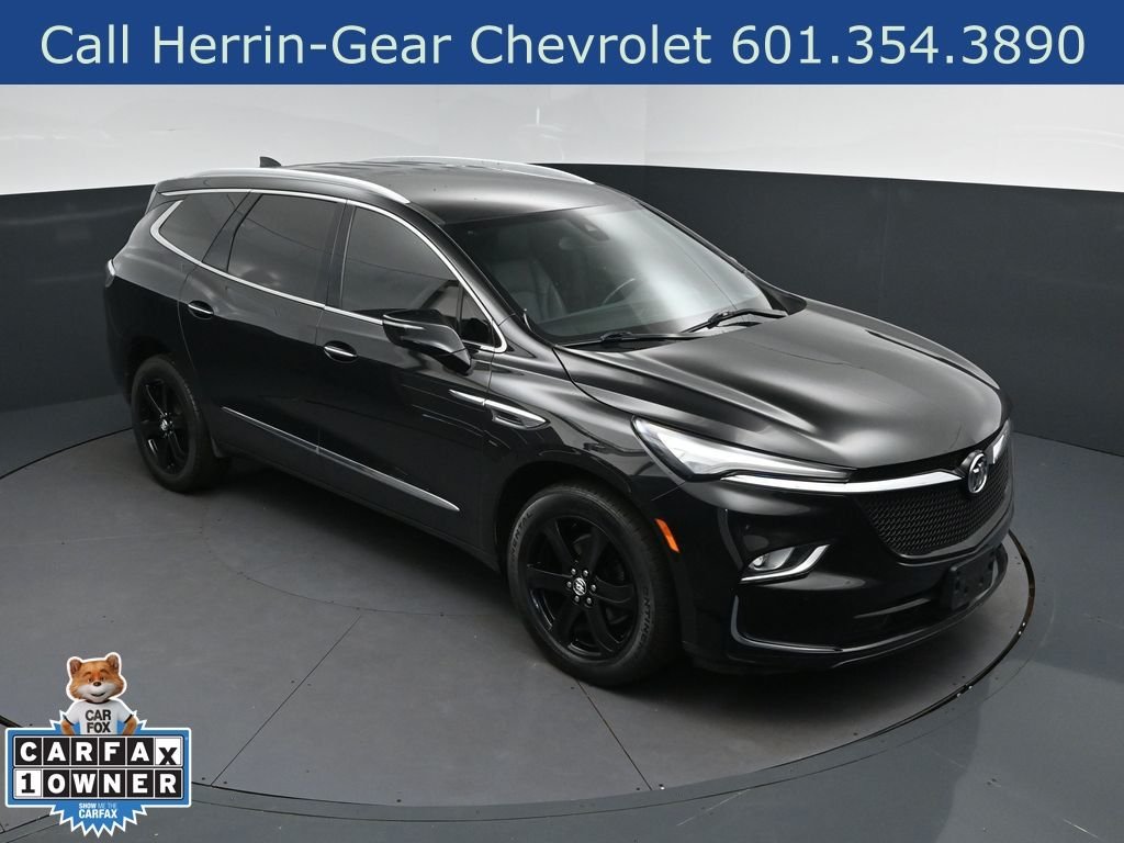 2023 Buick Enclave Essence's photo