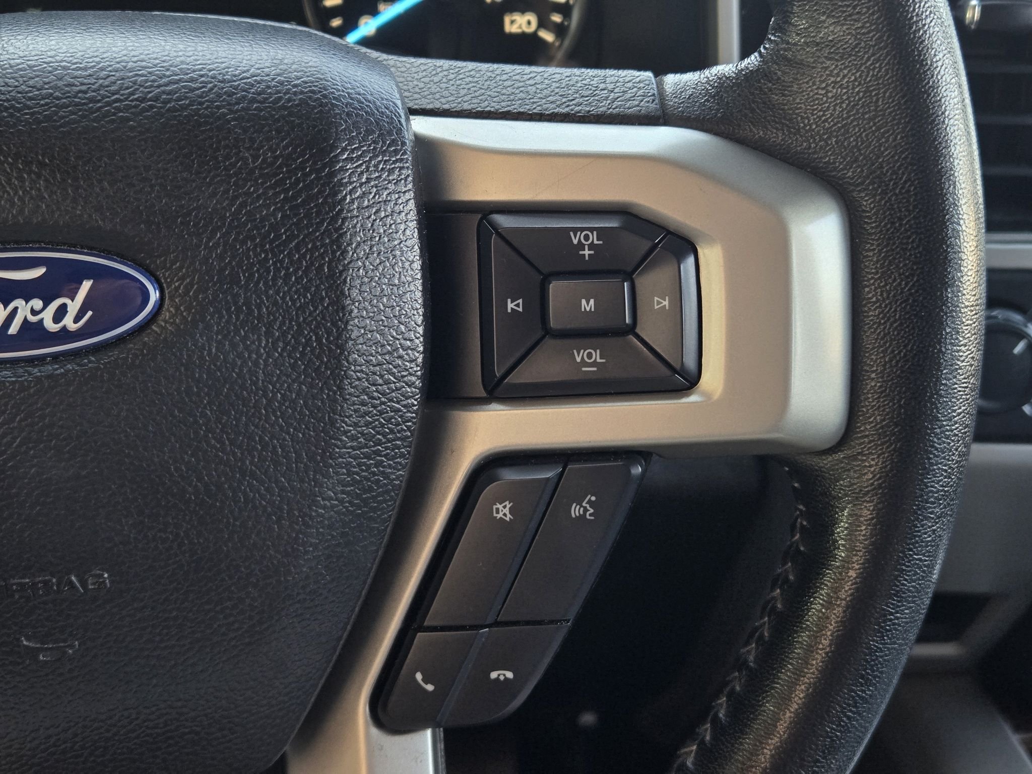Used 2020 Oxford White Ford LARIAT image 30
