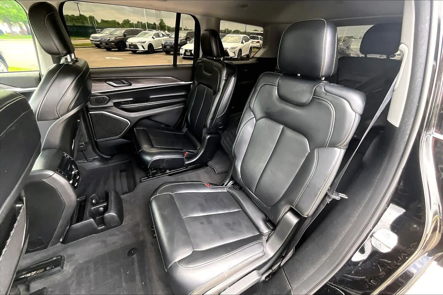 Used 2021 Diamond Black Crystal Pearlcoat Jeep Limited image 18