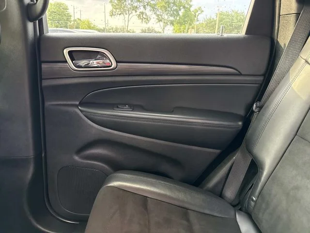 Used 2019 Silver Jeep Altitude image 17