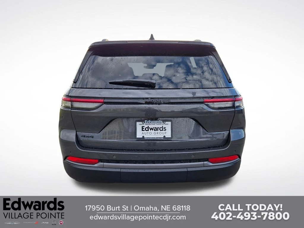 New 2026 Baltic Gray Metallic Clear-Coat Exterior Paint Jeep Laredo Altitude image 4