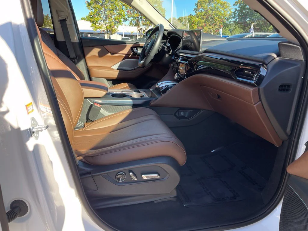 Used 2025 Platinum White Pearl Acura TECH image 19