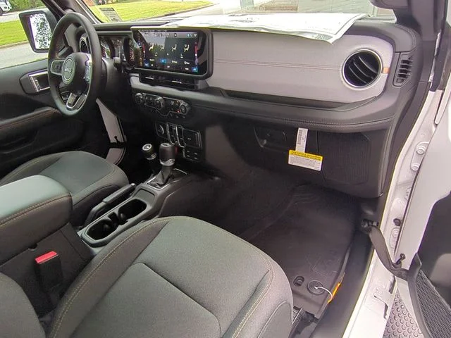 New 2025 Bright White Clear-Coat Exterior Paint Jeep Sahara image 35