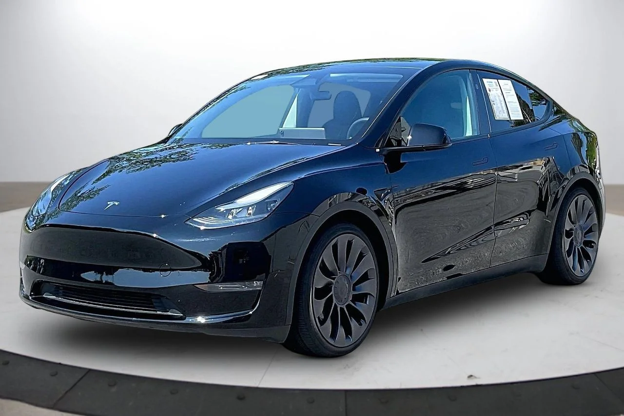 Used 2025  Tesla Performance image 4