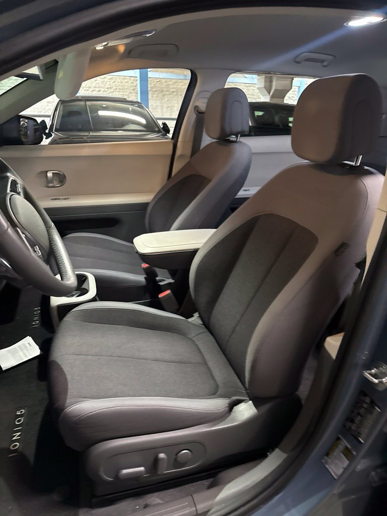 Certified Used 2024 Blue Hyundai SEL image 5